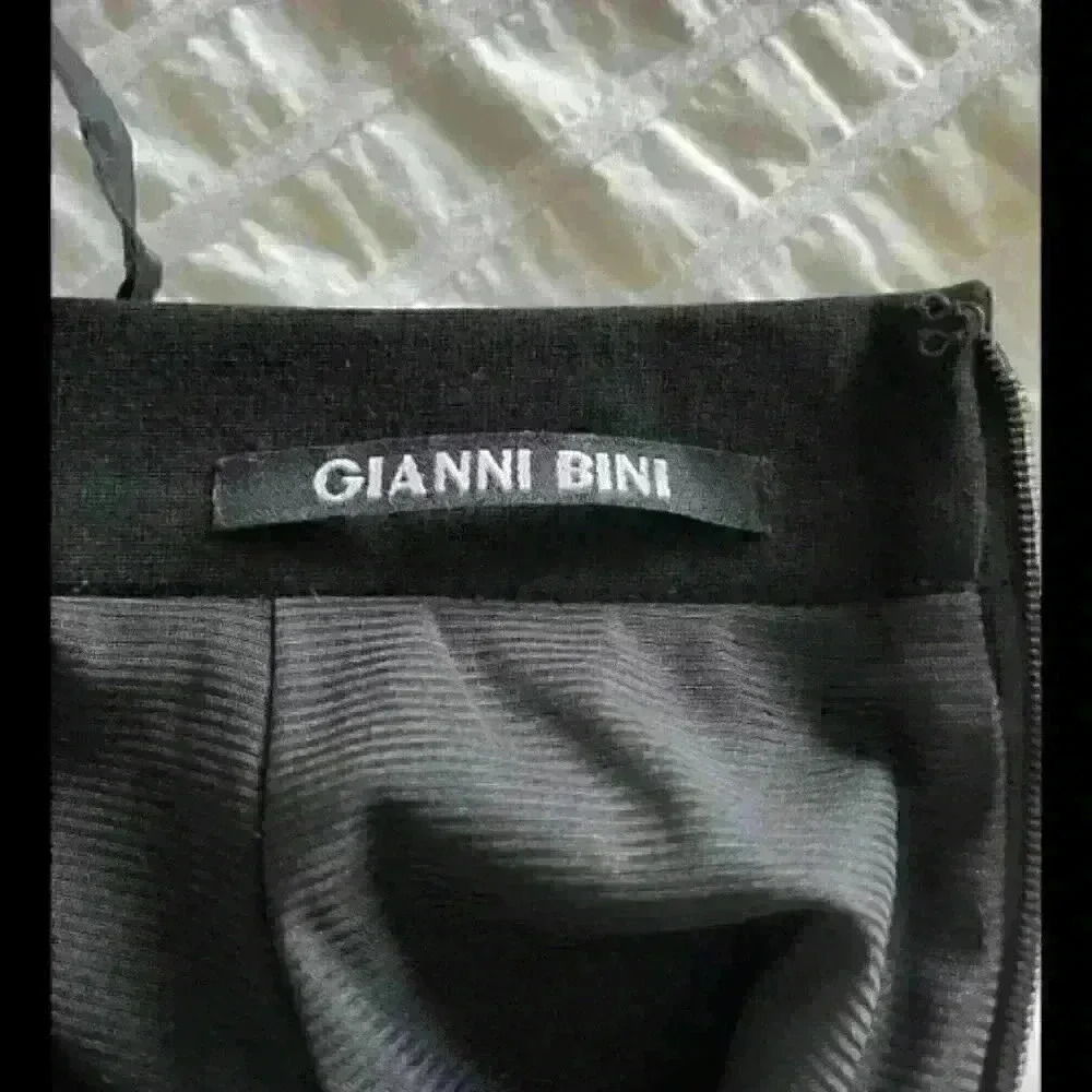 Gianni Binni Half Faux Leather Knee Length Mini Skirt - Picture 4 of 4